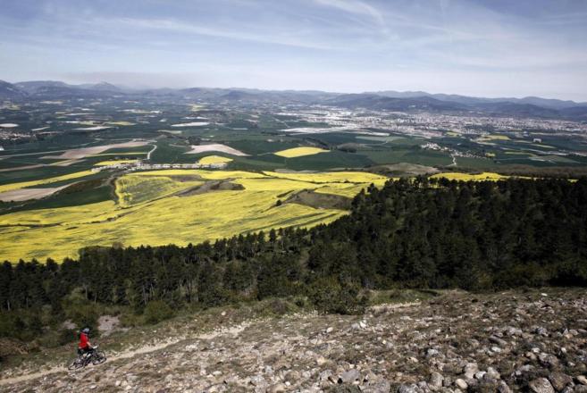 Cielos despejados en el alto de El Perdn, en Navarra.