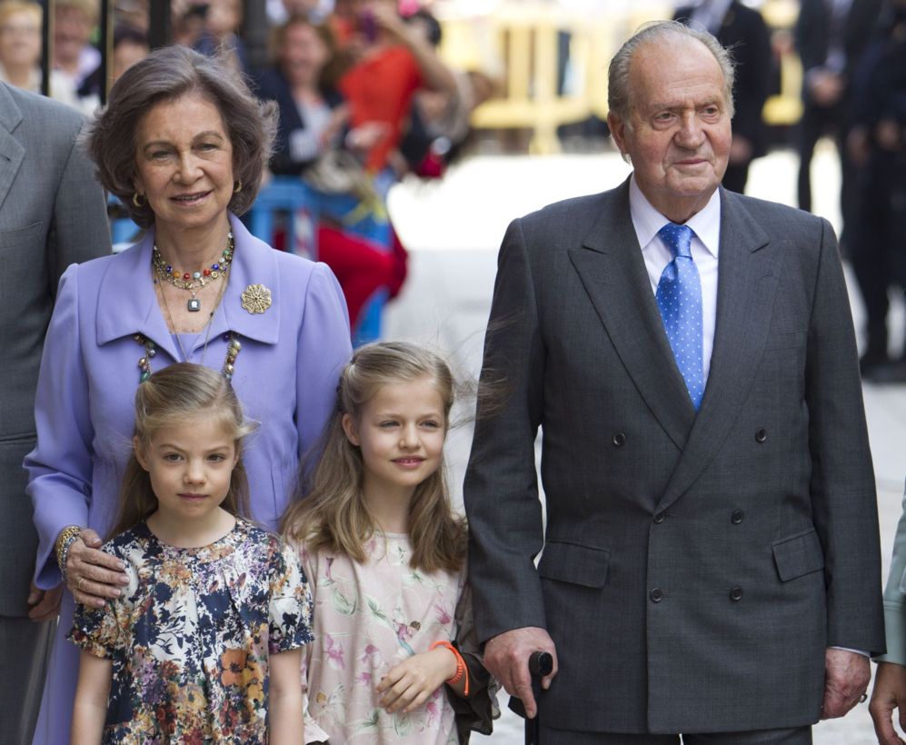 Los Reyes de Espaa, Doa Sofa y Don Juan Carlos, con sus nietas...