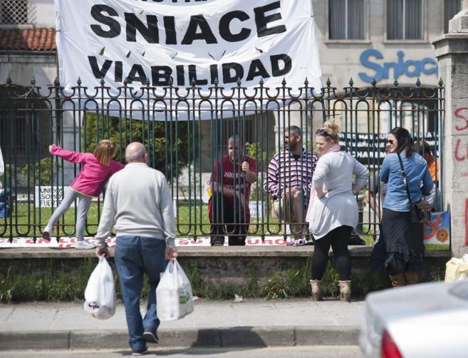 Encierro de trabajadores de Sniace en Torrelavega