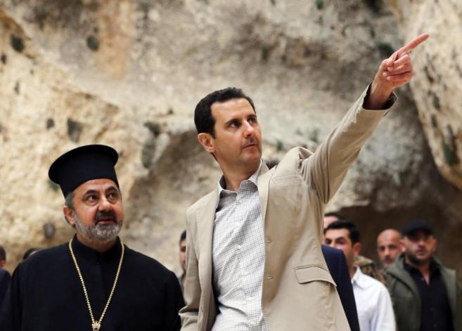 El presidente sirio, Bashar Asad, visita el monasterio cristiano de...