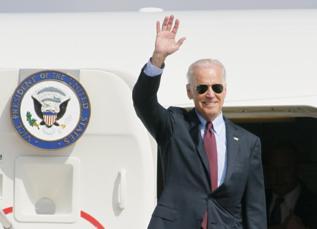 Joe Biden, a su llegada al aeropuerto de Boryspil.
