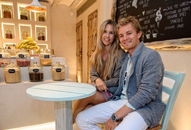 Nico Rosberg y su prometida Vivian en 'Vivi's Creamery'...