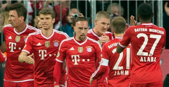 Jugadores del Bayern celebran un gol del equipo.