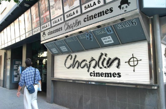 Imagen de los cines Chaplin en 2004, poco antes de que cerrarn.