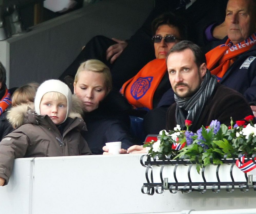 Los herederos noruegos, con sus dos hijos, en la final de la Copa de...