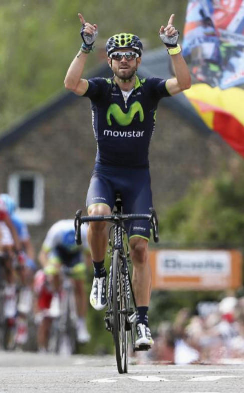 Alejandro Valverde celebra su victoria en la Flecha Valona.