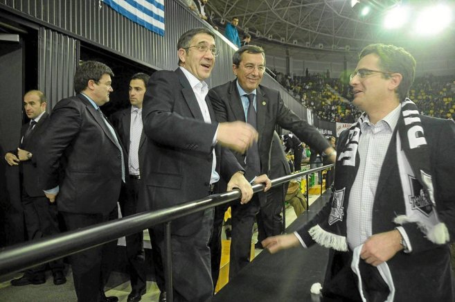 Patxi Lpez, Jos Luis Bilbao y Antonio Basagoiti, en un partido del...