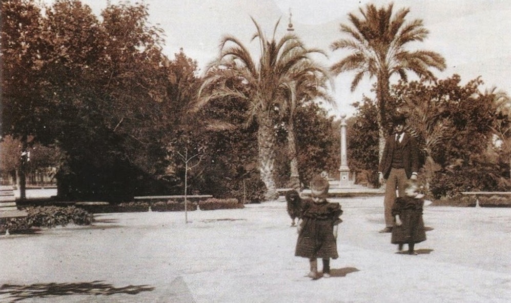 Los jardines del Paseo de la Alameda, a principios del siglo XX.
