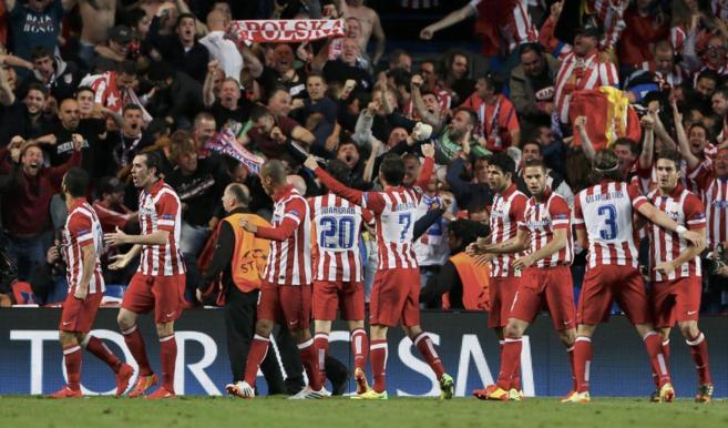 Los jugadores del Atltico celebran el gol de Diego Costa.