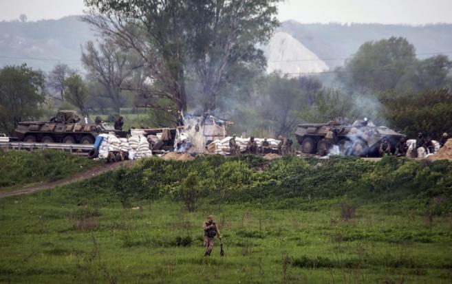 Soldados ucranianos en las inmediaciones de Slaviansk.
