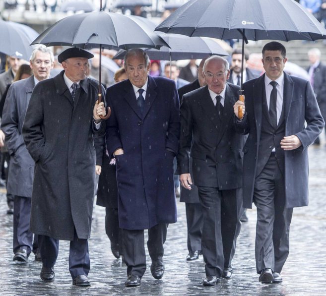 Ibarretxe, Garaikoetxea, Ardanza y Lpez, juntos en el funeral de...