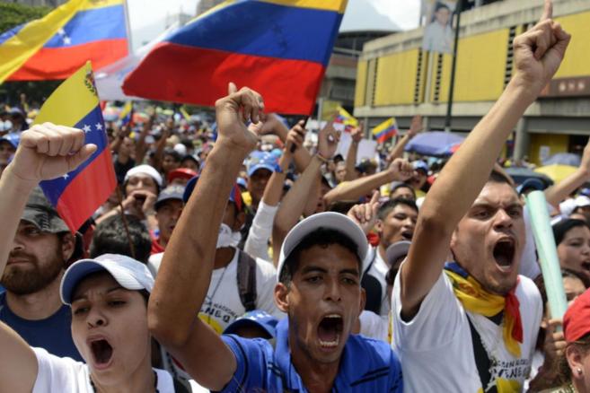 Opositores del Gobierno venezolano durante una protesta en Caracas.