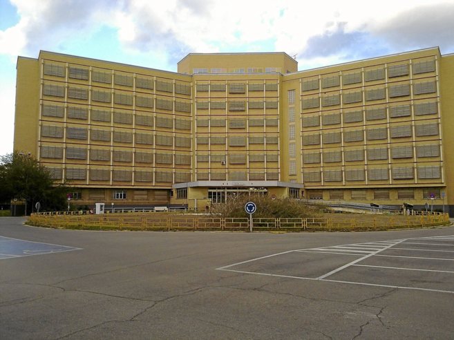 Aspecto desolado que muestra uno de los pabellones del hospital La Fe...