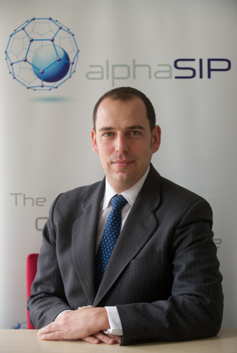 El CEO de AlphaSIP, Miguel Roncales, en la empresa zaragozana.