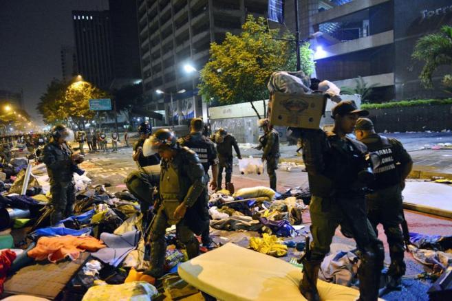 La Guardia Nacional desmantela uno de los campamentos en Caracas.