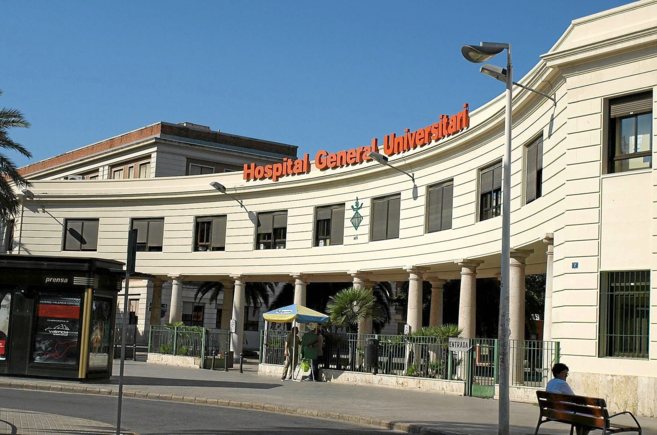 Fachada de la entrada principal del Hospital General de Valencia.