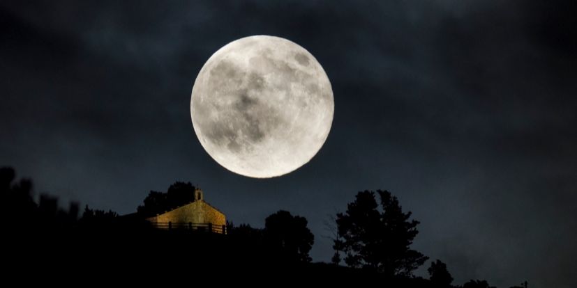 Luna sobre San Roque