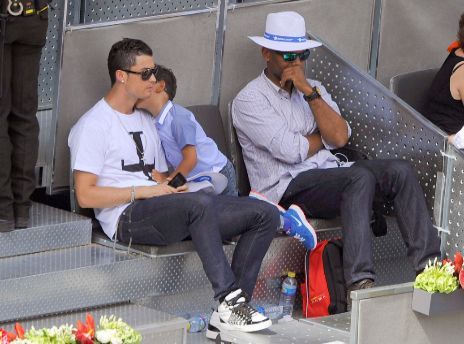 El jugador Cristiano Ronaldo no se pierde el Open de Madrid junto a su...