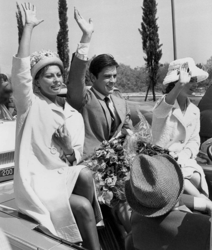 Loren, con Alain Delon (c) y Romy Schneider (d) el 8 de mayo de 1962...