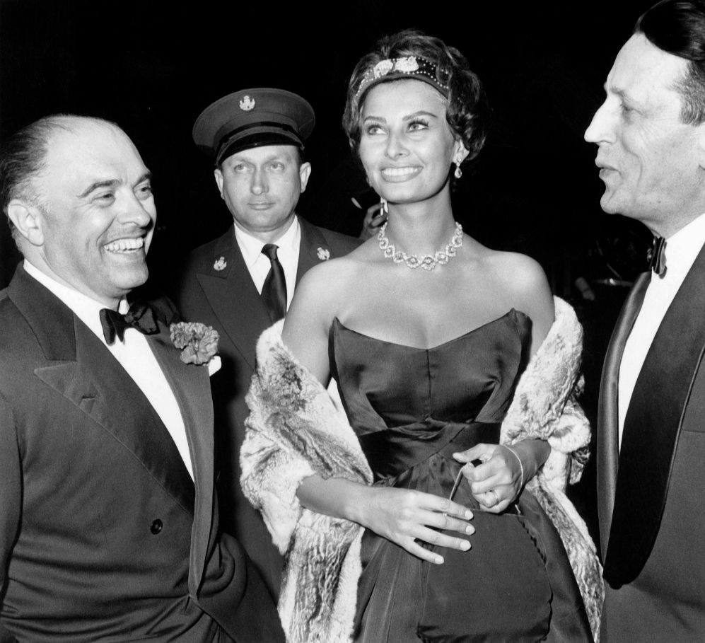 Sophia Loren y su marido, el productor Carlo Ponti, en Cannes el 5 de...