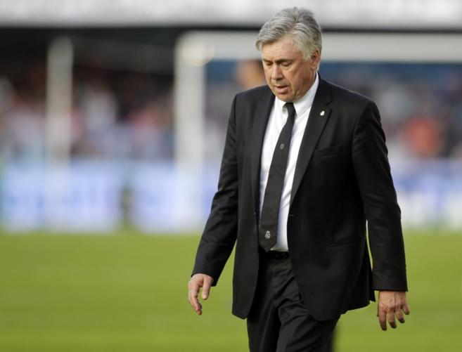 El entrenador del Real Madrid, Carlo Ancelotti, decepcionado tras el...