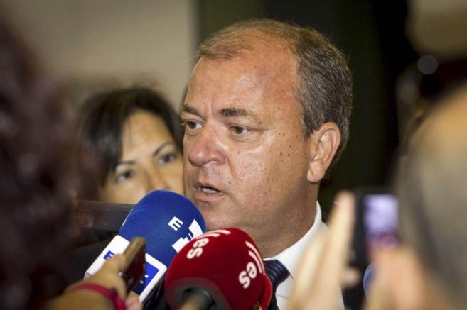 El presidente de Extremadura, Jos Antonio Monago, hablando con la...
