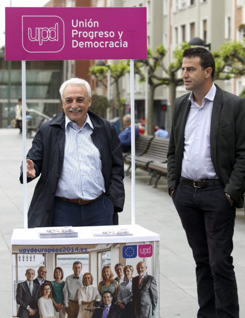 Gorka Maneiro con el candidato Manu Aguirre.