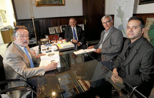 Alfonso Grau, en una reunin con los portavoces de la oposicin en...