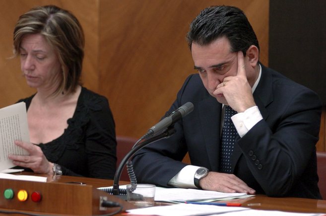 Capdevila junto al ex alcalde de Sabadell Manel Bustos en una imagen...
