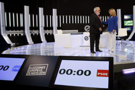 Los candidatos del PP y  PSOE a las elecciones Europeas se saludan en...