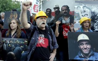 Manifestantes turcos protestan en Estambul.