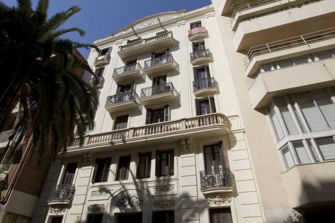 Imagen de la fachada un inmueble de Barcelona en la calle Madrazo.