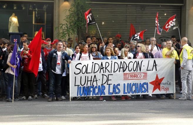 Trabajadores de Panrico protestan frente a la sede de la Audiencia...