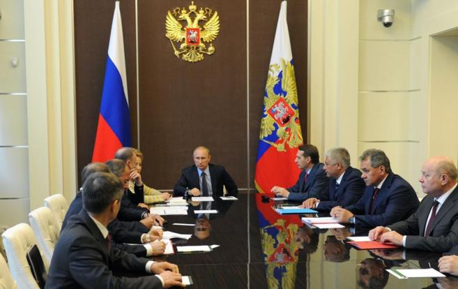 El presidente ruso, Vladimir Putin, preside el consejo de seguridad en...