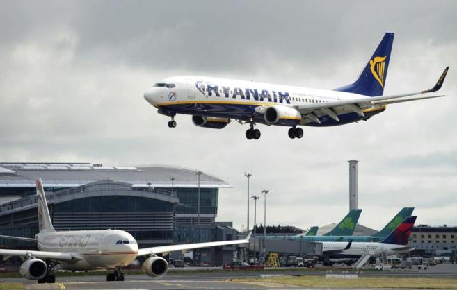 Aterrizaje de un avión de Ryanair.