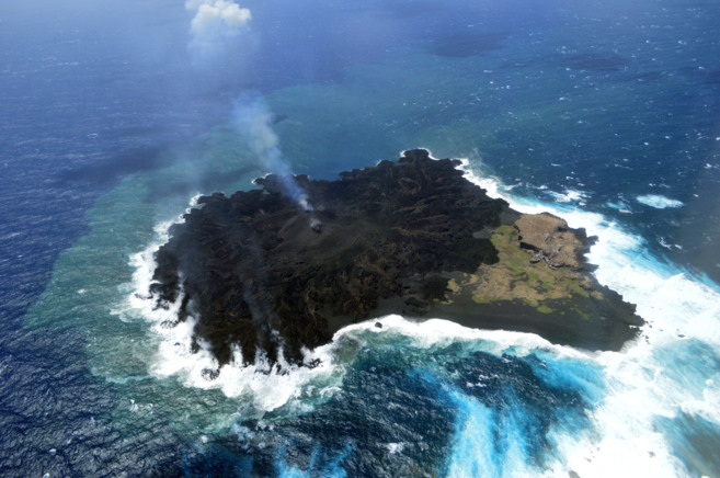 La isla japonesa Nishinoshima tras la erupcin
