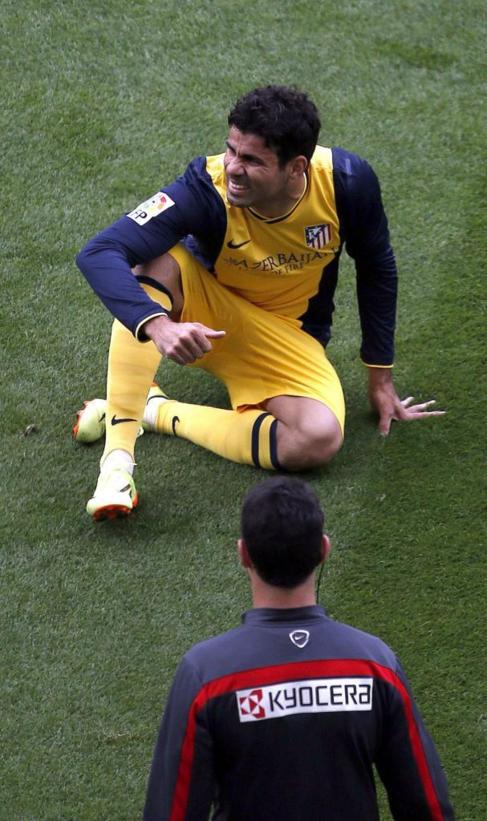 Costa, tras caer lesionado el pasado sbado en el Camp Nou.