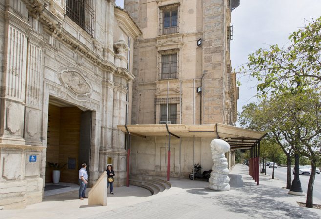 La fachada del Museo San Po V con parte de los andamios ya...