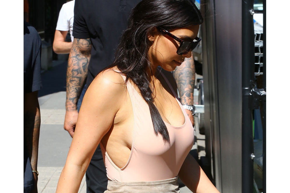 Kim Kardashian escoge siempre prendas ceidas que no dejan nada a la...