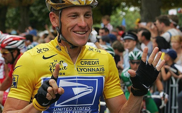 Lance Armstrong, con el maillot de campen del Tour de Francia aos...