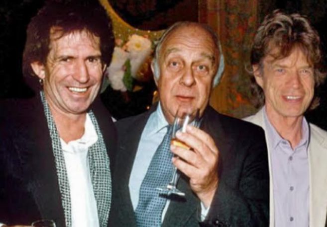 Rupert Loewenstein entre Keith Richards y Mick Jagger
