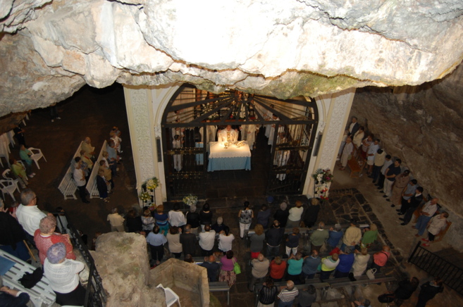 Una de las celebraciones en el Santuario de la Cueva Santa en Altura...