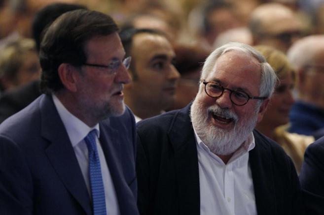 Arias Caete junto a Mariano Rajoy en el mitin celebrado ayer en...