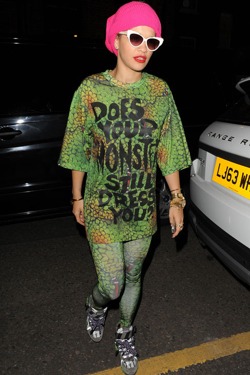 Rita Ora no para de sorprender, y no para bien, con 'looks' como este...