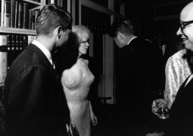 Marilyn junto a los Kennedy