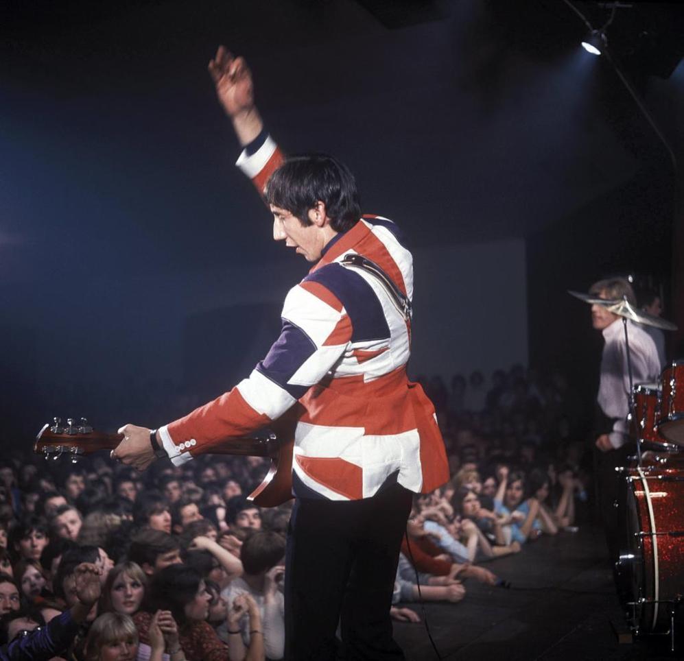 Pete Townshend, en 1966, durante un concierto de The Who.