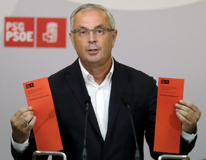 El ex lder del PSOE gallego Pachi Vzquez, mostrando en 2013 las...