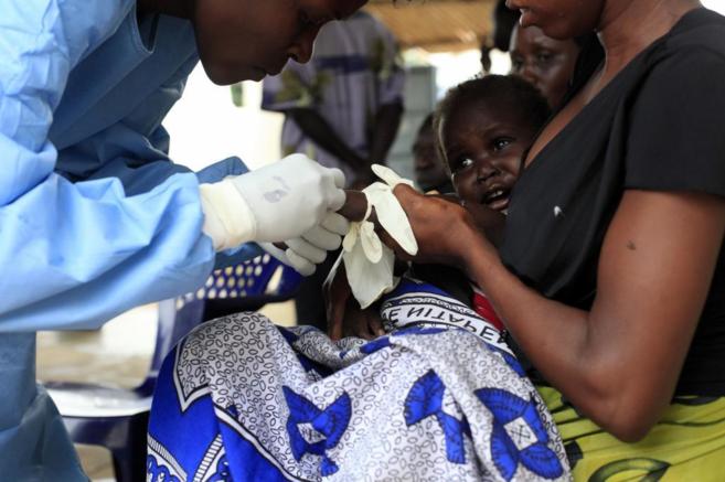 Pacientes con clera reciben atencin mdica en Juba.