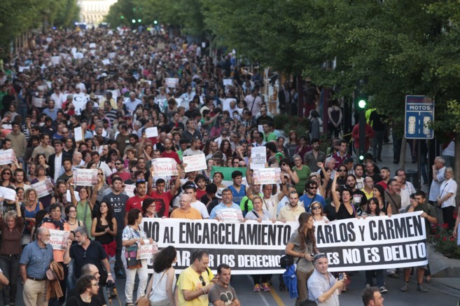 Un multitud se manifiesta por las calles de Granada en apoyo a los...