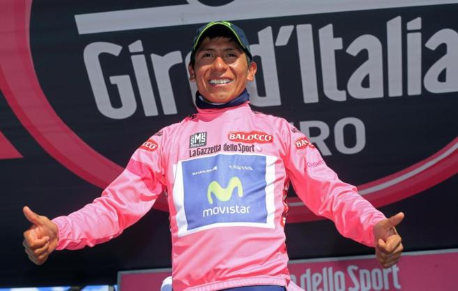 Nairo Quintana, en el podio tras la penltima etapa.